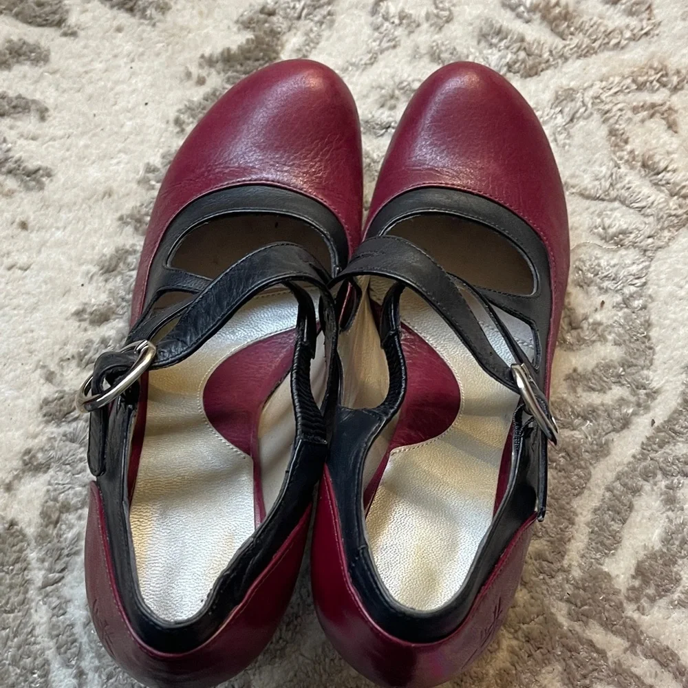 John Fluevog BELLEVUE PEARL HART CRISS-CROSSED MARYJANE HEEL Wine & black sz 8.5 - Picture 8 of 12